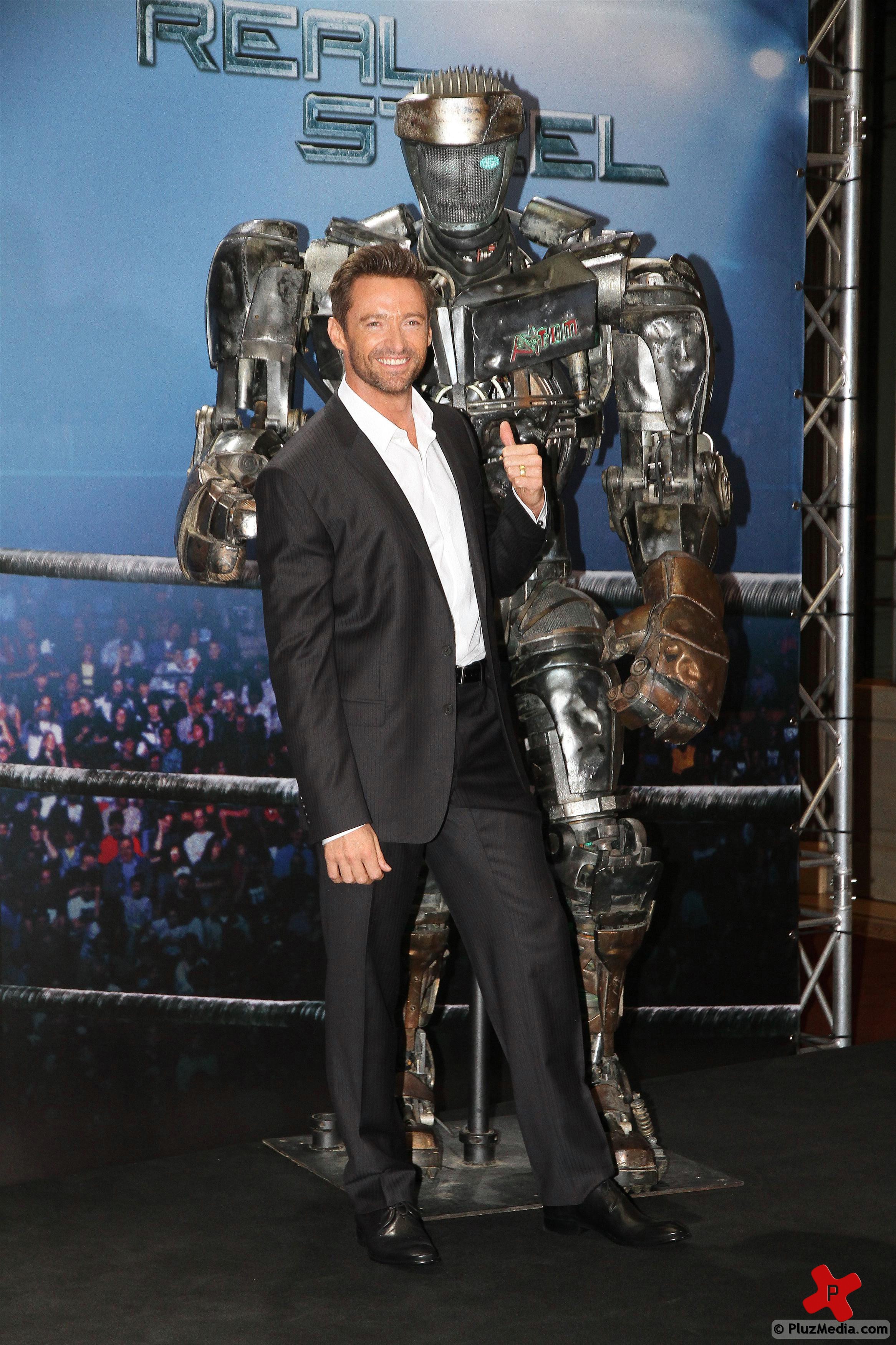 Hugh Jackman at a photocall for the movie Real Steal | Picture 74772